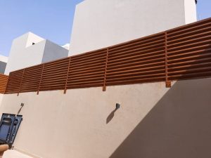 تركيب-سواتر-شرائح-حديد-مؤسسه-مظلات-وسواتر-النهضه